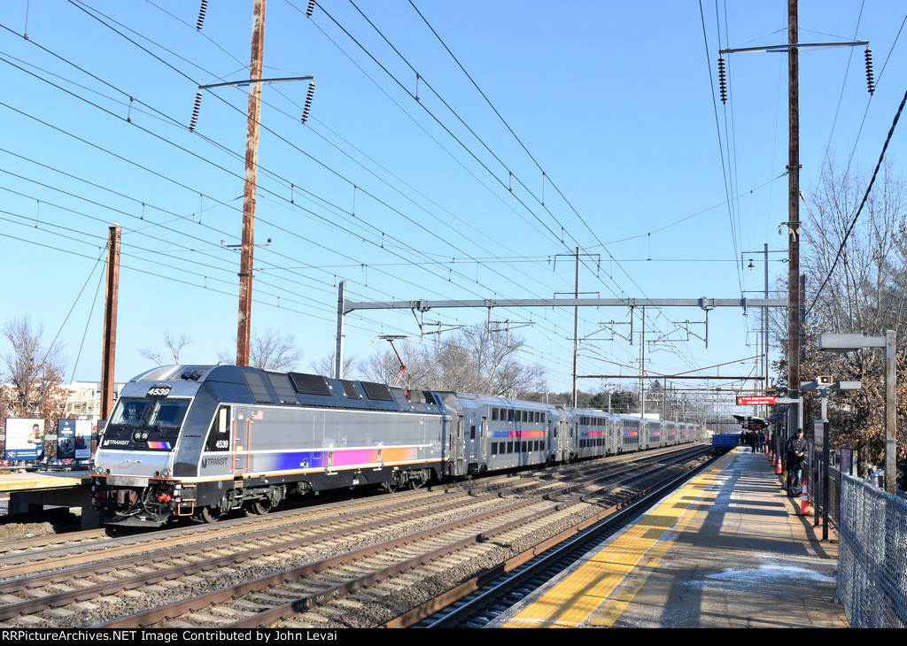 NJT Train # 7829 about to stop-ALP-45A # 4539 in the lead